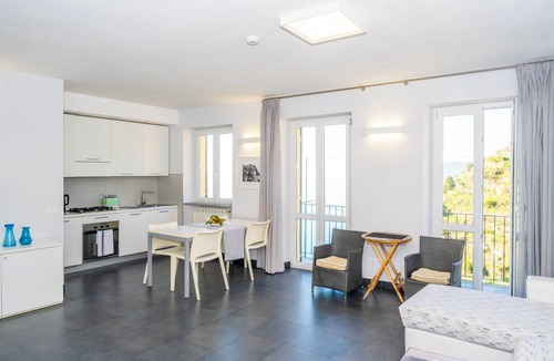 Manarola Apartment | Apt Sciacchetrà - sea view balcony in the heart of Manarola
