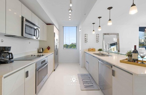 Hallandale Beach Apartment | Apt with Private Balcony - Incredible Pool
