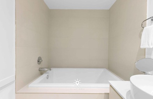 Hallandale Beach Apartment | Apt with Private Balcony - Incredible Pool