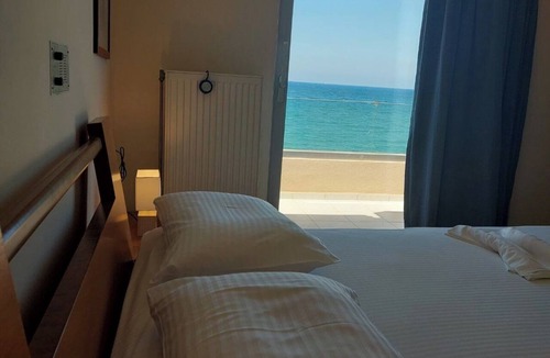 Malevizi Hotel | Aptera Beach
