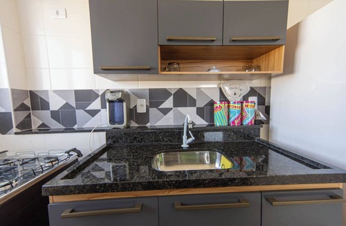 Mirim Apartment | Apto com Ar e 2 Dorm na Vila Mirim Perto da Praia