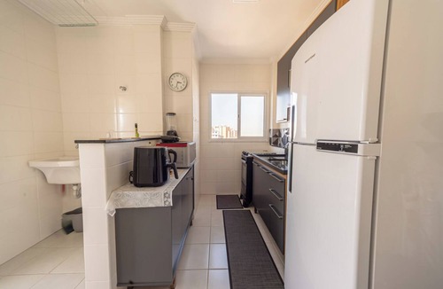 Mirim Apartment | Apto com Ar e 2 Dorm na Vila Mirim Perto da Praia