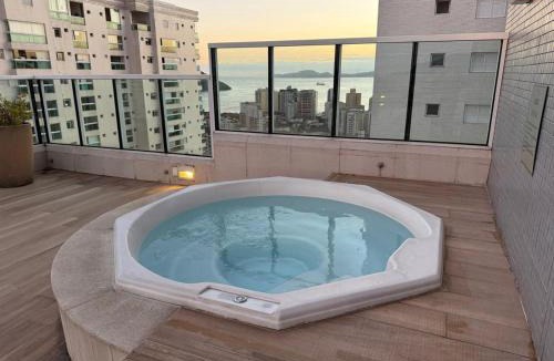 Ponta da Praia Apartment | Apto Com Piscina e Hidro a 500m da Ponta da Praia
