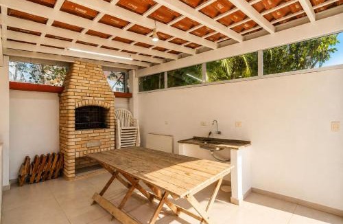 Parque Enseada Apartment | Apto com Varanda e Vaga a 500m da Praia da Enseada