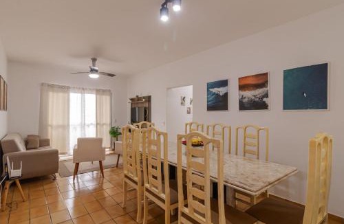 Parque Enseada Apartment | Apto com Varanda e Vaga a 500m da Praia da Enseada