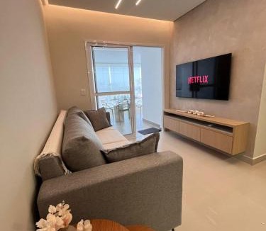 Vila Clais Apartment | Apto em Bertioga com AC e Wi-Fi - 300m da praia