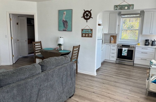 Aptos Cottage | Aptos Bayview, large 1 Br.Cottage, Pets & parking. Ocean View deck, fire pit