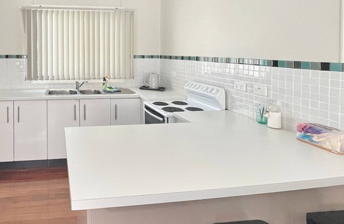 Lake Cathie House | Aqua Cottage - lakefront cottage with easy access to the beach