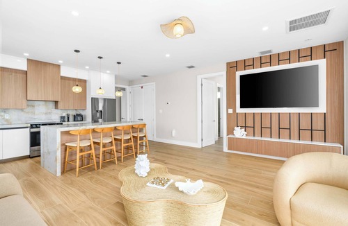 Marathon Villa | Aqua Verde ~ Waterfront Lux Gem ~ Dock ~ Game Room