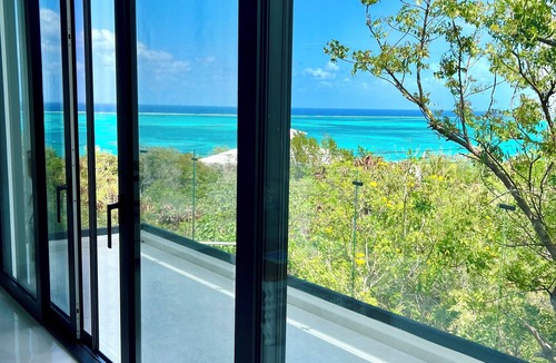 Blue Mountain Villa | Aqualara Villa Luxury Island Retreat w/Rooftop Lounge Pool
