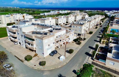 Kapparis Apartment | AquaSol Suite Modern 2BR with Shared Pool