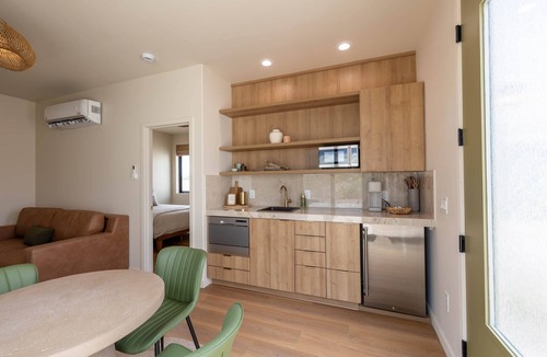 Apache Junction House | Ara 04: A one bedroom suite and rooftop viewing deck, Ara #4