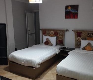 Qasr an-Nil Hostel | Arabesque Hotel