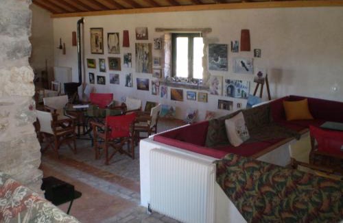 Vamvakou Hotel | Arachovitika Kalivia