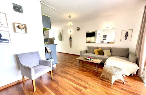 Paea Condo | Arahea Lagoon flat, beachfront with pool facing the sunset, Wi-Fi - A/C