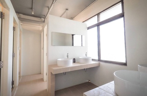 Bang Rak Hotel | Arawana Hostel Silom