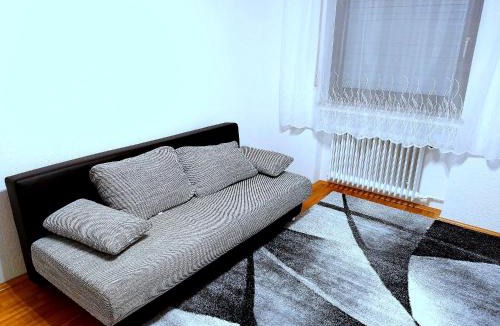 Rauhenbretzingen Apartment | Arbeiter- und Gruppenwohnung mit Parkplatz, Küche, WLAN, 1-5 Personen - Schwäbisch Hall