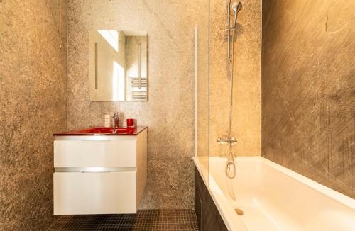 Ternes Apartment | Arc de Triomphe - Home in City - AC & Parking