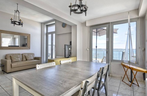 Arcachon Apartment | Arcachon Pereire - Seafront T2 with terrace and parking, direct beach access