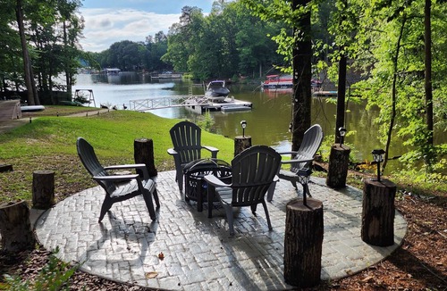 Southmont House | Arcade, billiards, firepit, kayaks, dock, 65" TVs, private dock, grill & smoker