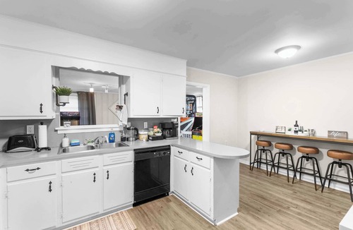 Center Point House | Arcade | Games, Long Stays & Large Groups Welcomed!