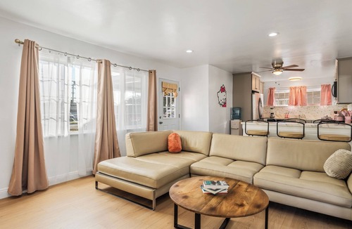 San Bernardino House | ARCADE, MINI GOLF, SOCCER, GAME ROOM, FIRE PIT, SWINGS, PRIVATE Parking