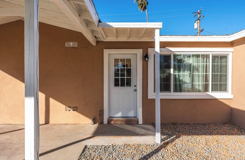 San Bernardino House | ARCADE, MINI GOLF, SOCCER, GAME ROOM, FIRE PIT, SWINGS, PRIVATE Parking