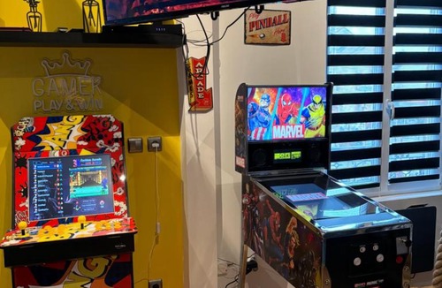 Magenta Apartment | *ARCADE.ROOM*