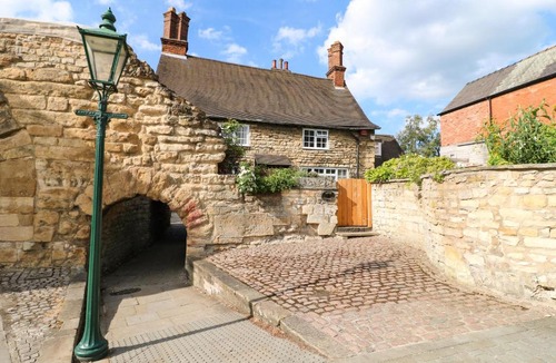 Lincoln House | Arch Cottage