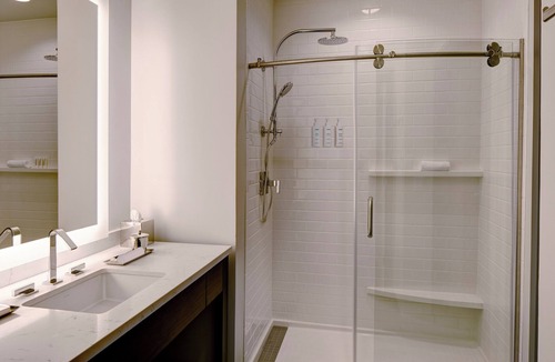Burlington Hotel | Archer Hotel Boston/Burlington