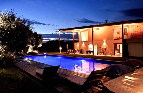 Aix-en-Provence House | Architect-designed villa Aix-en-Provence 5 bedrooms swimming pool, parking and large grounds