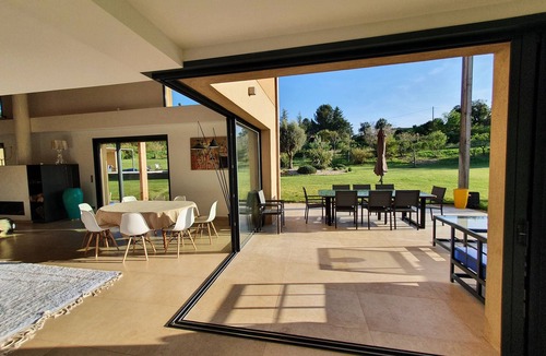 Aix-en-Provence House | Architect-designed villa Aix-en-Provence 5 bedrooms swimming pool, parking and large grounds