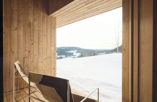 Lunner House | Architect-designed cabin with Lake Mylla views