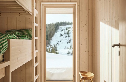 Lunner House | Architect-designed cabin with Lake Mylla views