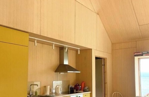 Lensvik House | Architect-designed cabin with beach nearby