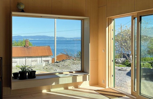 Lensvik House | Architect-designed cabin with beach nearby