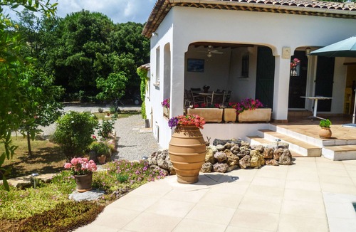 Draguignan Villa | Architect-designed house with swimming pool, near the sea, 6 adults/2 children