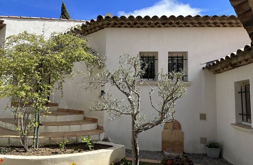 Draguignan Villa | Architect-designed house with swimming pool, near the sea, 6 adults/2 children