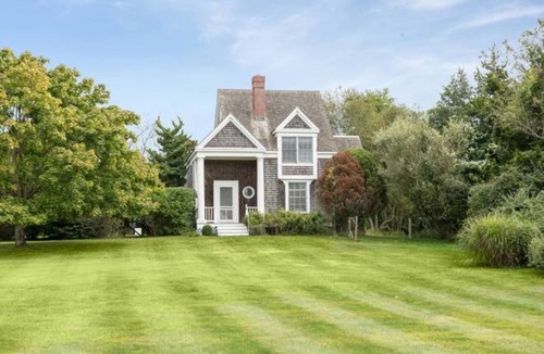 Bridgehampton House | Architect Designed Home With Heated Pool Near Bridgehampton Village