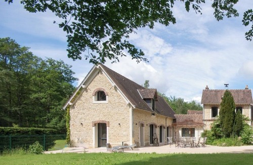 Orphin House | Architect-designed house for 8 people set in greenery. Near Rambouillet, Paris