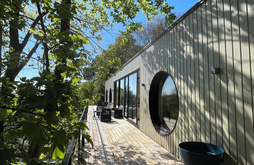 Gonneville-sur-Mer House | Architect-designed villa, year-round heated pool, 2 minutes from the sea in HOULGATE