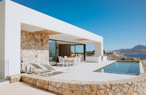 Calvi Villa | Architect-designed villa with superb view of the bay of Calvi between sea and mountains