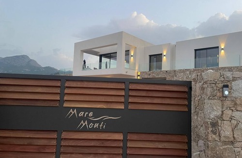 Calvi Villa | Architect-designed villa with superb view of the bay of Calvi between sea and mountains