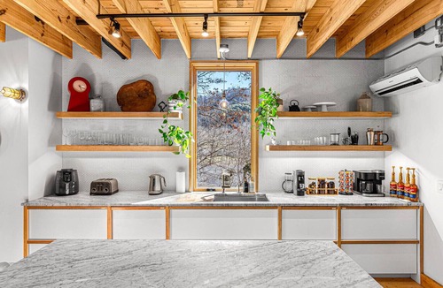 Mars Hill Cabin | Architect-inspired home, Sauna, Hot Tub, Fire Pit, Heated Deck, Swings, near AVL