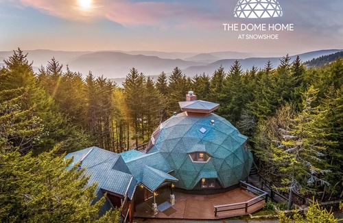 Edray House | Architectural marvel w/firepit, hot tub, prime location, lounge & bar rooms!