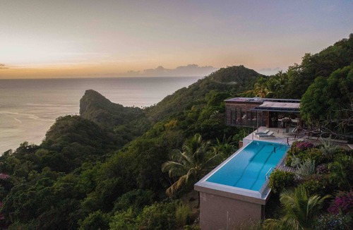 Mamin Villa | Architectural masterpiece overlooking the Caribbean sea and Piton mountains