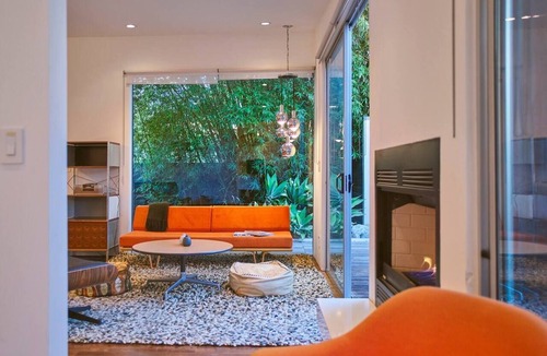 Venice House | Architectural Modern Bungalow with Spa