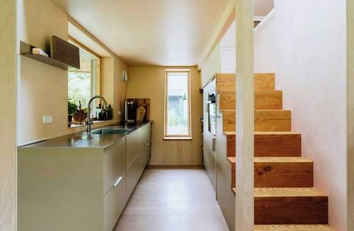 Hoeve Strand House | Architectural tiny house with sauna near beach