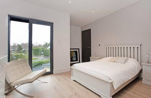 Walton-on-Thames House | Architecturally designed home. Heart of Surrey.