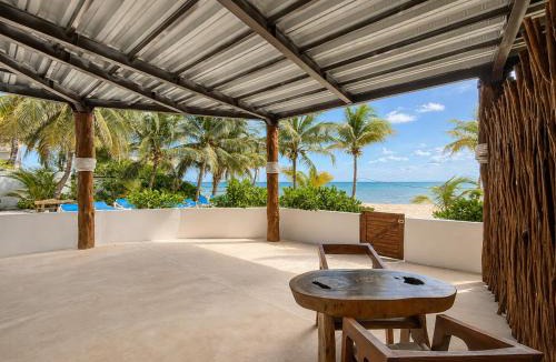 Joaquin Zetina Gasca Apartment | Arenika Beachfront Villa & Rooms